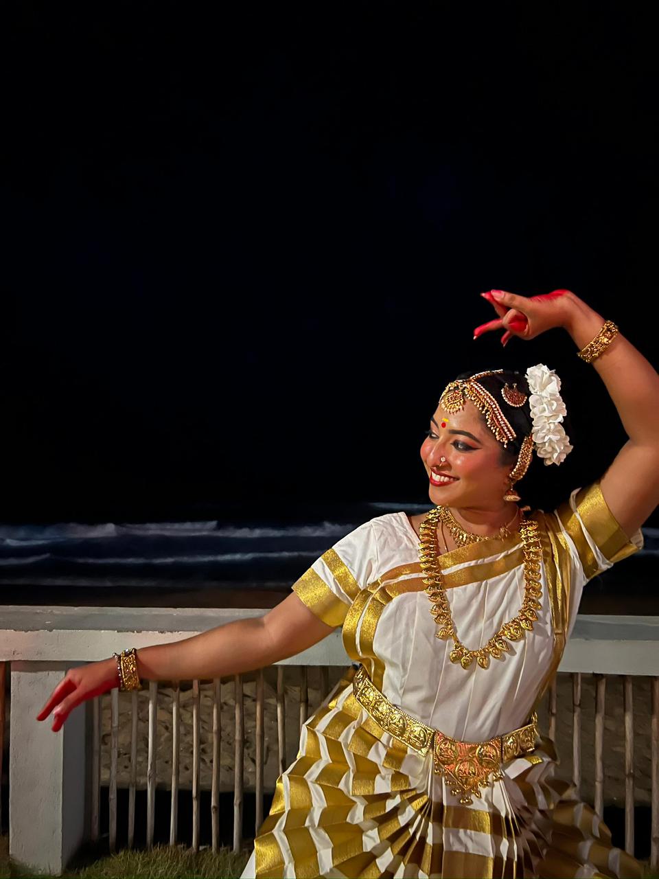 Guru R. Aswini during performance